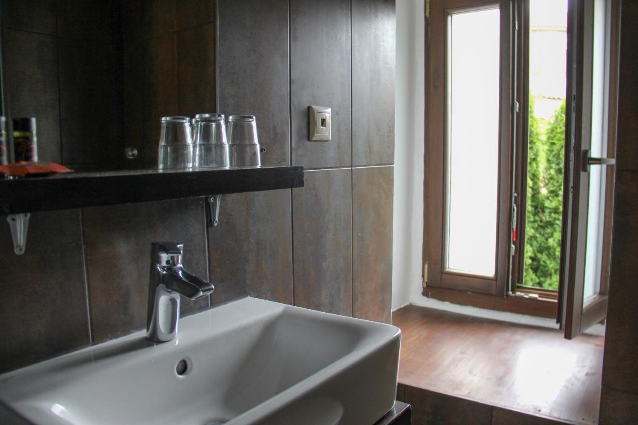 Tsarbou Guesthouse Стемница Экстерьер фото