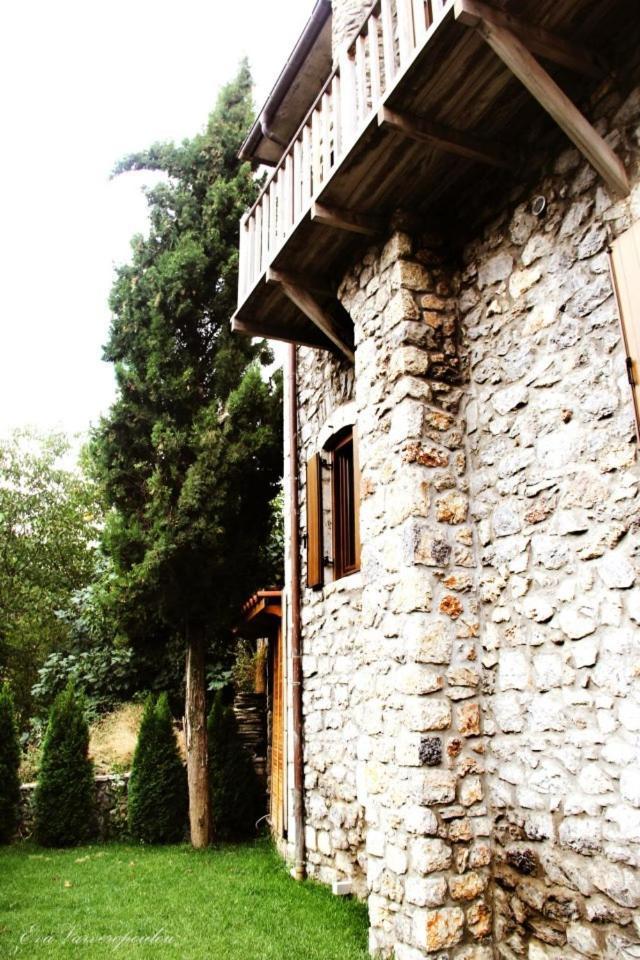 Tsarbou Guesthouse Стемница Экстерьер фото