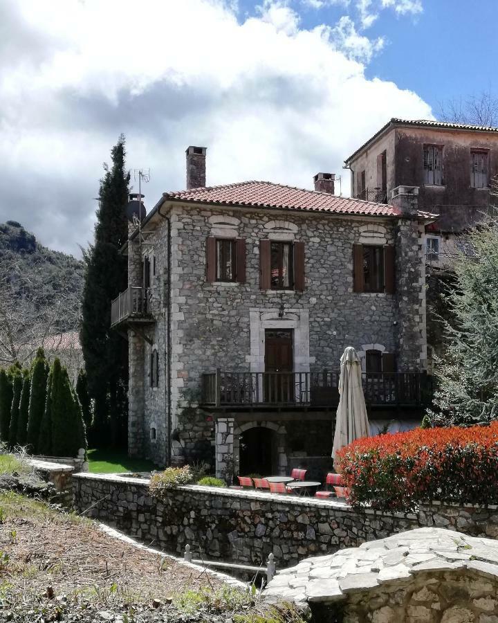 Tsarbou Guesthouse Стемница Экстерьер фото